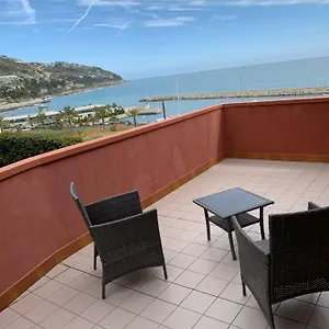 Gasthuis Baia Dei Gabbiani, San Lorenzo al Mare